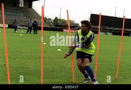 Alessandro del Piero italiano si intreccia tra i pali durante la formazione Foto Stock