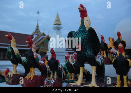 Un pollo tempio vicino alla città di Khorat o Nakhon Ratchasima nella regione di Isan nel nordest della Thailandia in Thailandia. Foto Stock