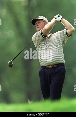 Golf - US PGA Championship - Louisville - Day One. Jack Nicklaus si tee fuori al 2 Foto Stock