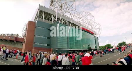 Vista generale dell'esterno di Old Trafford, casa di Manchester United Foto Stock