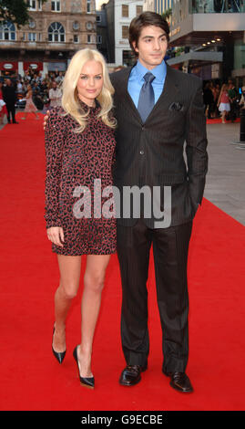 Kate Bosworth e Brandon Routh arrivano per la prima inglese di Superman Returns all'Odeon Cinema, Leicester Square, nel centro di Londra. Data immagine: Giovedì 13 luglio 2006. Vedi PA Story SHOWBIZ Superman. Il credito fotografico dovrebbe essere: Ian West/PA Foto Stock