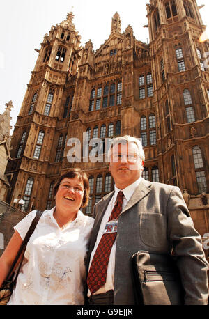 Dai Davies MP prende posto. Foto Stock