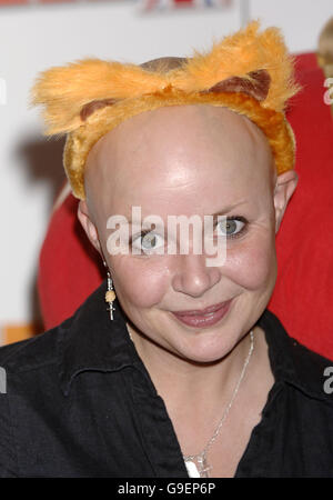 Gail Porter arriva per la prima di Garfield 2 al cinema VUE a Leicester Square, Londra. Data immagine: Domenica 16 luglio 2006. Il credito fotografico dovrebbe essere: Yui Mok/PA. Foto Stock