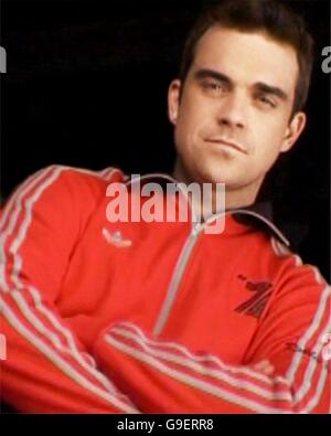 . . Undated EMI screengrab di Robbie Williams tratto dal suo nuovo video Rudebox, Londra. Foto Stock