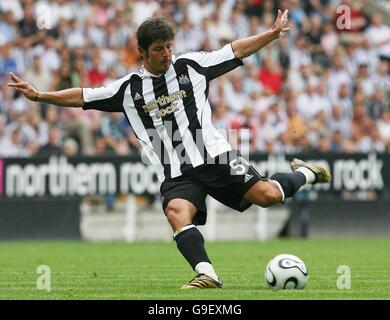 Calcio - pre-stagione amichevole - Newcastle v PSV - St James' Park, Newcastle.. Newcastle United's Emere in azione contro PSV Eindhoven durante una pre-stagione amichevole al St James Park, Newcastle. Foto Stock