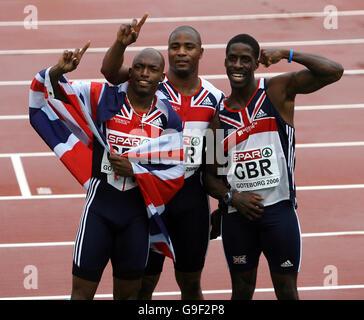 Atletica - Campionati europei di atletica 2006 - Stadio Ullevi. Marlon Devonish della Gran Bretagna, Mark Lewis-Francis e Dwain Chambers celebrano la vittoria nel relè 4x100m Foto Stock