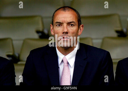 Il manager dei Rangers Paul le Guen guarda l'azione dal Celtic vs Manchester United prima della stagione amichevole Foto Stock