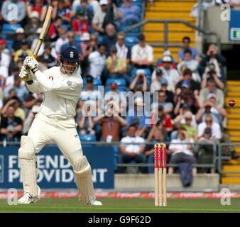 Marcus Trescoshick in Inghilterra si batte durante il quarto giorno del terzo test Npower contro il Pakistan a Headingley, Leeds. Foto Stock