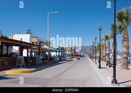 La passeggiata sul lungomare, Kardamena, Kos (Cos), del Dodecaneso, Egeo Meridionale Regione, Grecia Foto Stock