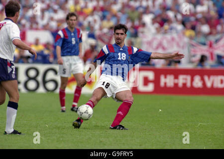 Calcio - Euro 92 Svezia - Gruppo 1 - Inghilterra / Francia - Malmo Stadion, Malmo. ERIC CANTONA, FRANCIA Foto Stock