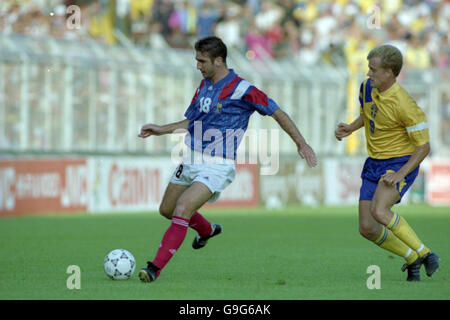 Calcio - Euro 92 Svezia - Gruppo 1 - Inghilterra / Francia - Malmo Stadion, Malmo. ERIC CANTONA, FRANCIA Foto Stock