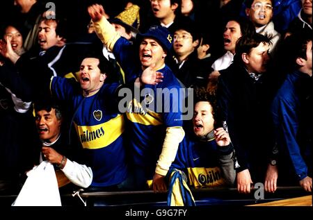 Calcio - Toyota Cup - Real Madrid contro Boca Juniors. I fan di Boca Juniors si acclamano per la loro squadra Foto Stock