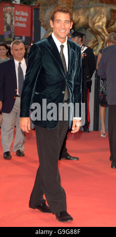 Clive Owen è visto alla prima per il nuovo film Children of Men. È stato visto al Palazzo del Casino, a Venezia, durante il Festival del Cinema di Venezia. Data foto: Domenica 3 settembre 2006. Foto Stock
