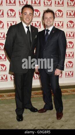 Ant McPartlin e Declan Donnelly arriva per il rapido TV e TV Choice Awards presso il Dorchester Hotel di Londra centrale. Foto Stock