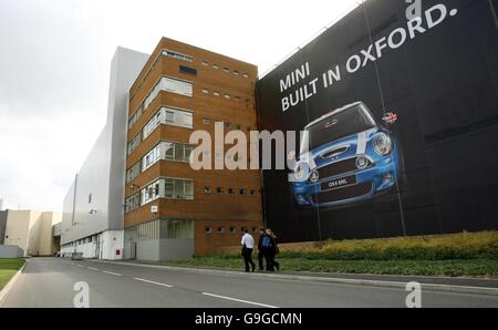 Lo stabilimento BMW di Cowley, Oxford, dove è iniziata la produzione del nuovo Mini. Foto Stock