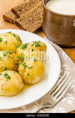 Tradizionali ucraine per le patate di primizia, rustico cibo fotografia Foto Stock