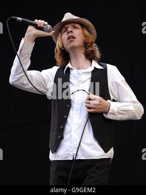 Beck si esibisce al V Festival presso l'Hylands Park di Chelmsford, Essex. Foto Stock