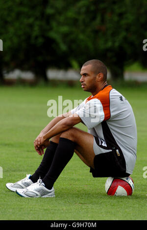 Calcio - Charlton Athletic Training - Sparrows Lane. Jonathan Fortune, Charlton Athletic Foto Stock