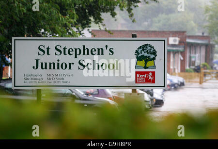 Il direttore della scuola elementare di St. Stephen a Canterbury, Kent ...