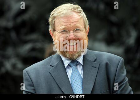 Bill Bryson sta a 'Porte dell'Inferno" Foto Stock