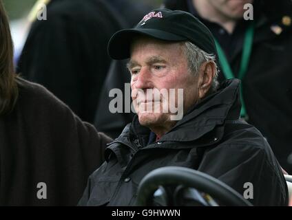 Golf - 36th Ryder Cup - Day Two - The K Club. L'ex presidente degli Stati Uniti George Bush. Foto Stock