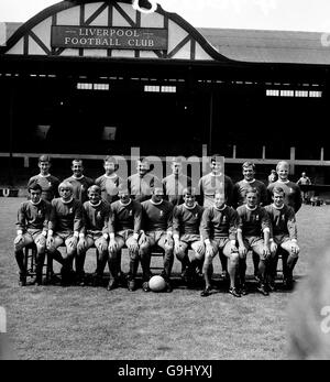 Gruppo di Liverpool:(l-r) Geoff strong, Gerry Byrne, Chris Lawler, Tommy Lawrence, Ray Clemence, Ian Ross, Alec Lindsey. Prima fila: (l-r) Ian Callahan, Alun Evans, Roger Hunt, Tommy Smith, Ron Yeats, Emlyn Hughes, Ian St.John, Peter Thompson, Bobby Graham. Foto Stock