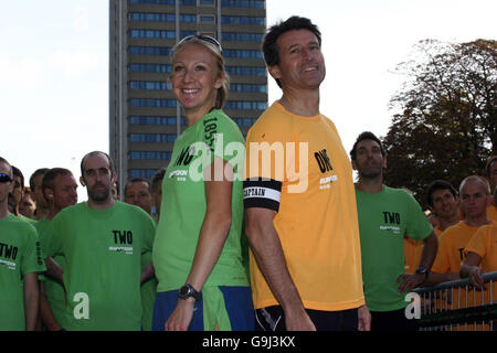 Paula Radcliffe e Seb Coe all'inizio della Nike Run London 10 km corrono a Hyde Park, Londra. Foto Stock