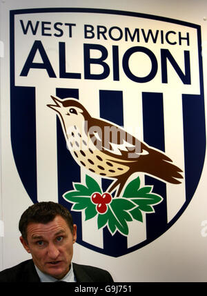 Tony Mowbray, direttore di New West Bromwich Albion, parla con i media durante una conferenza stampa a West Bromwich. Foto Stock