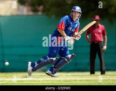 Michael Yardy dell'Inghilterra in azione durante la partita del Tour al K.L.Saini Ground, Jaipur, India. Foto Stock