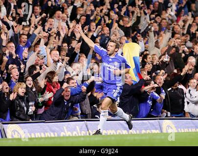 Calcio - Carling Cup - quarto turno - Chelsea v Aston Villa - Stamford Bridge. Andry Shevchenko di Chelsea celebra il suo obiettivo. Foto Stock