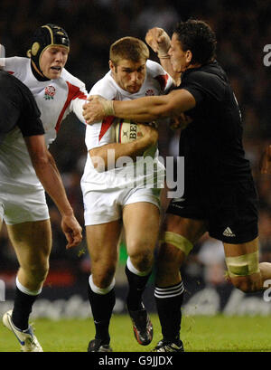 Inghilterra ala ben Cohen in azione durante la partita internazionale a Twickenham, Londra. Foto Stock