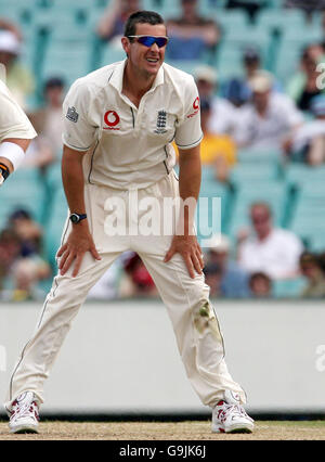 Ashley Giles in Inghilterra guarda in disperazione durante la partita del tour contro il nuovo Galles del Sud al Sydney Cricket Ground, Sydney, Australia. Foto Stock