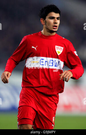 Calcio - Bundesliga tedesca - VfB Stoccarda v Amburgo - Gottlieb-Daimler Stadium. Serdar Tasci, VfB Stoccarda Foto Stock