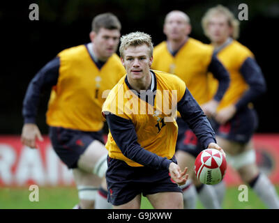 Rugby Union - sessione di addestramento del Galles - Giardini Sophia. Dwayne Peel del Galles durante una sessione di formazione presso il Wales Institute of Sport, Sophia Gardens. Foto Stock