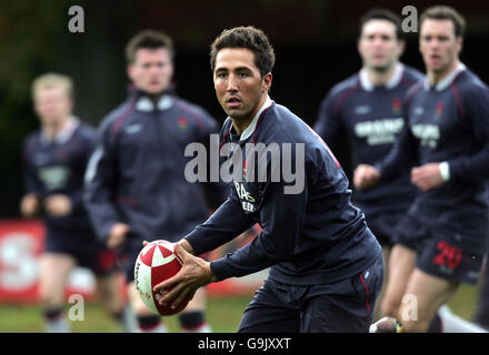 Rugby Union - sessione di addestramento del Galles - Giardini Sophia. Gavin Henson del Galles durante una sessione di formazione presso il Wales Institute of Sport, Sophia Gardens. Foto Stock