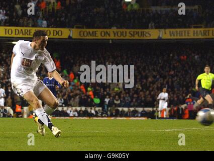 Calcio - Coppa UEFA - Gruppo B - Tottenham Hotspur v Club Brugge - White Hart Lane. Robbie Keane di Tottenham Hotspur segna Foto Stock