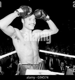 Boxing - WBC Light Heavyweight Championship - John Conteh v Jorge Ahumada - Empire Pool Wembley Foto Stock