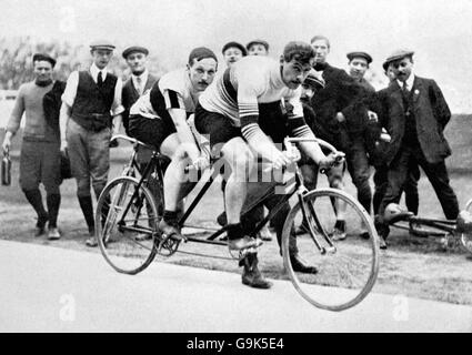 Escursioni in bicicletta - Giochi Olimpici di Londra 1908 - 2000m Tandem - finale - la Città Bianca Foto Stock