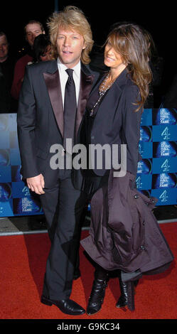 Jon Bon Jovi e sua moglie Dorotea arrivano per la UK Music Hall of Fame 2006, ad Alexandra Palace nel centro di Londra. Foto Stock