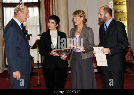 Il Duca di Edimburgo presenta award Foto Stock