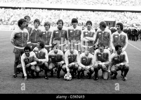 Gruppo del team di Liverpool: (Back row, l-r) Graeme Souness, Steve Ogrizovic, Colin Irwin, Kenny Dalglish, Ray Clemence, Alan Hansen, David Johnson, Phil Thompson, Terry McDermott; (Prima fila, l-r) Howard Gayle, Alan Kennedy, Richard Money, Phil Neal, Sammy Lee, Jimmy Case, Ray Kennedy Foto Stock