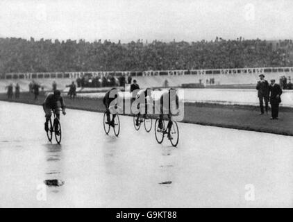 Escursioni in bicicletta - Giochi Olimpici di Londra 1908 - 100km via - La città bianca Foto Stock