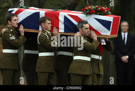 Il funerale del sergente Sharron Elliott si svolge presso la chiesa di San Lorenzo, a South Shields. Foto Stock