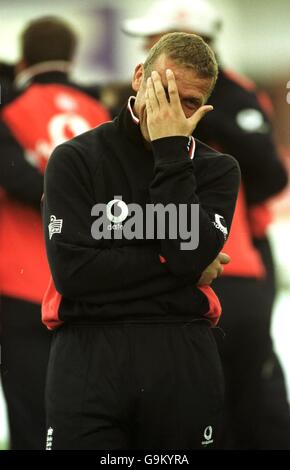 Lo stand inglese nel capitano Alec Stewart durante l'allenamento Foto Stock
