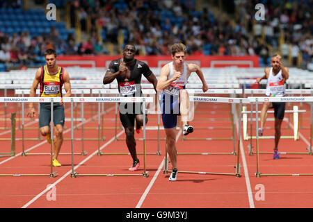 Andy BLOW, Giuseppe HYLTON, Lawrence CLARKE & Alex NWENWU, Uomini 110m Hurdles - calore 3, 2016 del Campionato Britannico, Birmingham Alexander Stadium Regno Unito. Foto Stock