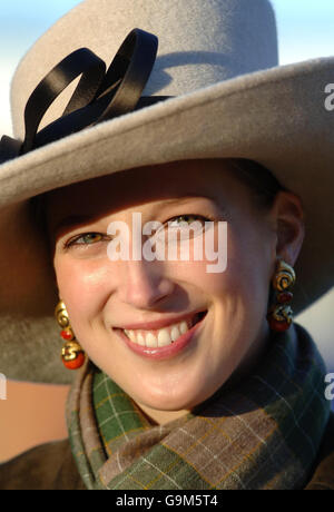 La signora Gabriella Windsor a Newbury gare. Foto Stock