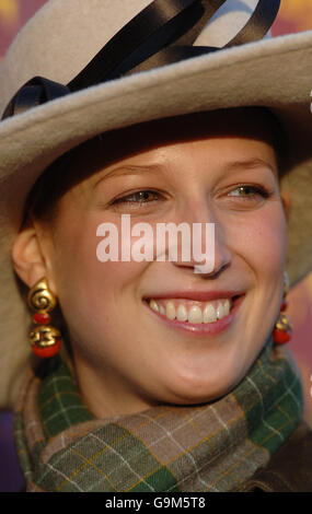 La signora Gabriella Windsor a Newbury gare. Foto Stock