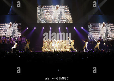 Christina Aguilera suona alla Wembley Arena di Londra. Foto Stock