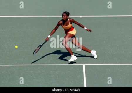 Sydney 2000 Olimpiadi - Tennis - Donne Singoli Secondo turno - Venus Williams v Tamarine TANASUGARN Foto Stock