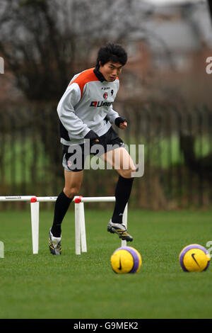 Calcio - Charlton Athletic Training - Sparrows Lane. Zheng Zhi di Charlton Athletic durante l'allenamento Foto Stock